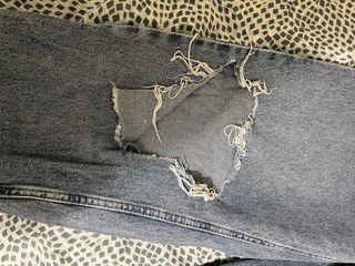 Pantalón vaquero desgastado azul