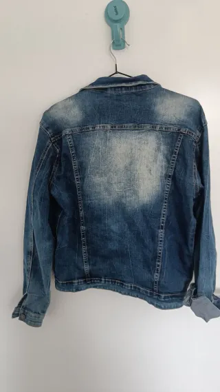 Chaqueta vaquera desgastada
