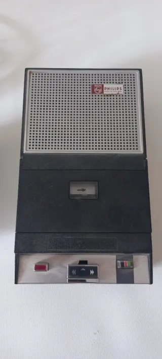 Grabadora Philips 1968 vintage –espíritu ochentero