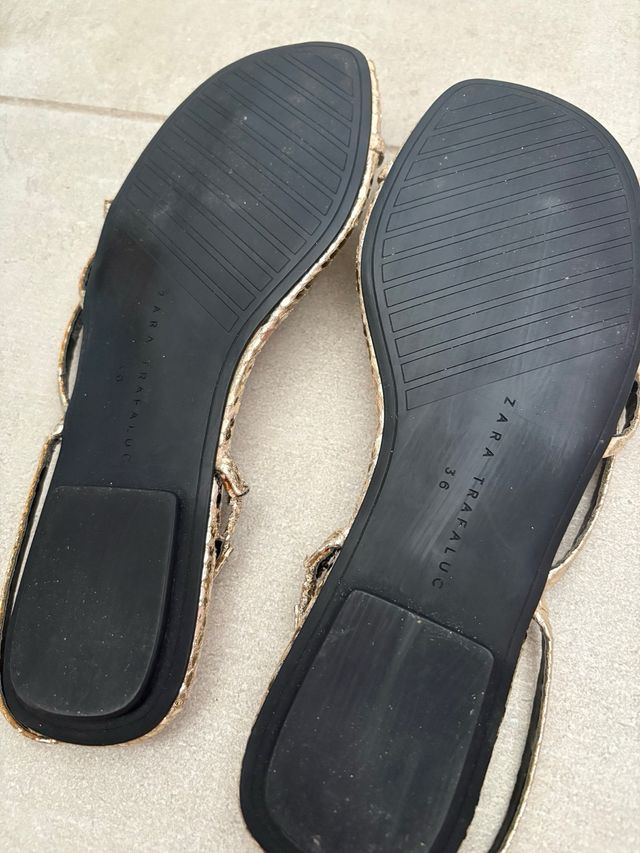 Sandalias Zara doradas talla 36