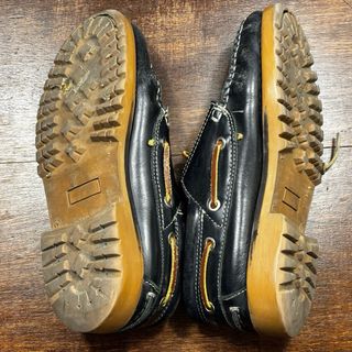 Mocasines de piel negros y marrones