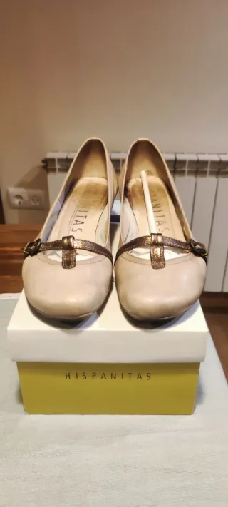 Zapatos Hispanitas tacón bajo beige T.37