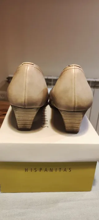 Zapatos Hispanitas tacón bajo beige T.37