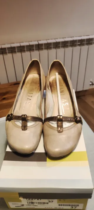 Zapatos Hispanitas tacón bajo beige T.37