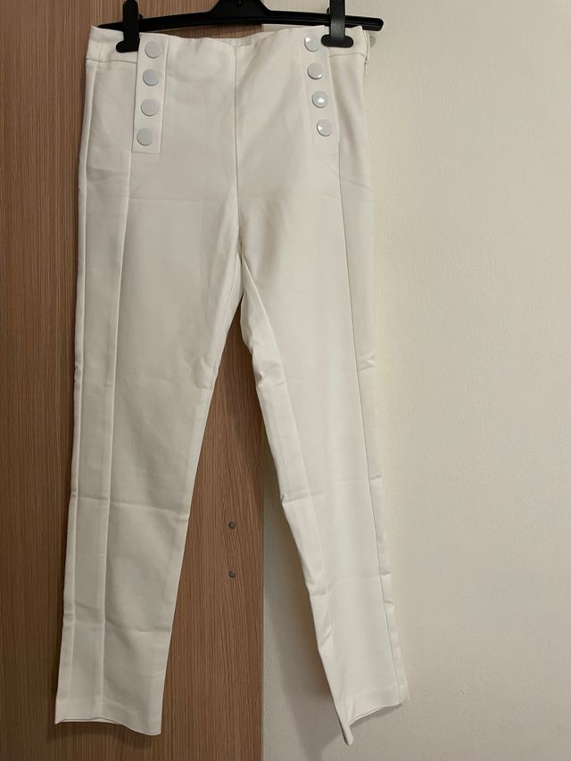 Pantalón blanco con botones