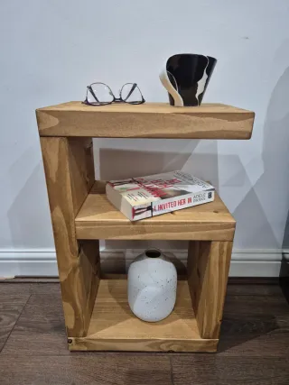 Mesita auxiliar madera reciclada hecha a mano