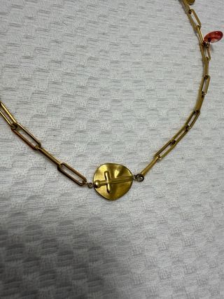 Collar cruz dorado con piedras