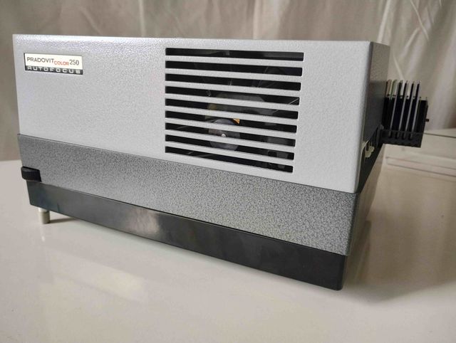 Proyector Diapositivas Leitz Pradovit 250 Color AF