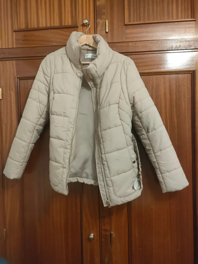 Chaqueta acolchada mujer beige