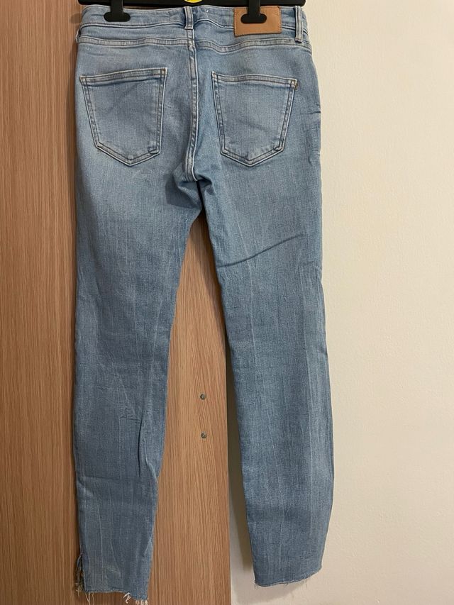 Pantalón vaquero Zara azul