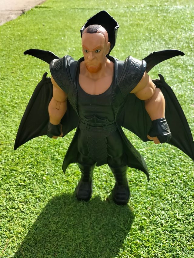 Figura WWE Undertaker Articulada con Capa