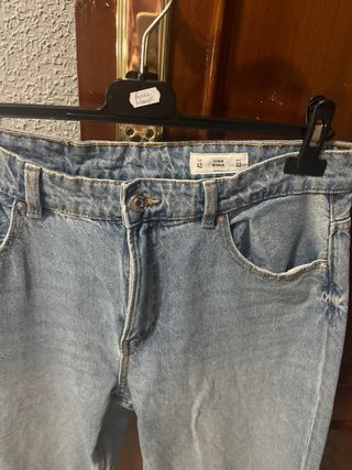 Pantalón vaquero ancho puesto una sola vez