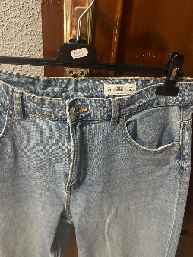 Pantalón vaquero ancho puesto una sola vez