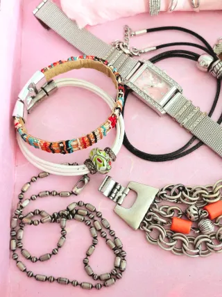 Lote bisuteria Metal Plateado y Relojes