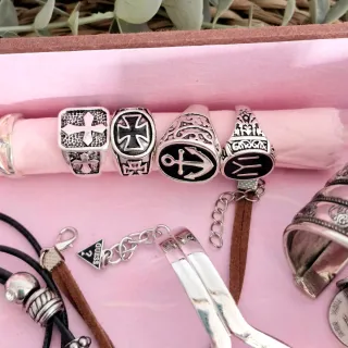 Lote bisuteria Metal Plateado y Relojes