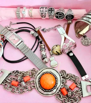 Lote bisuteria Metal Plateado y Relojes