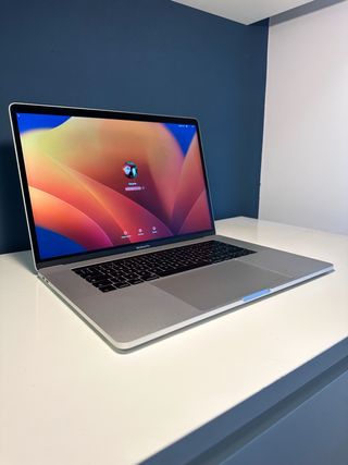 MacBook Pro 15” (2017) con Touch Bar