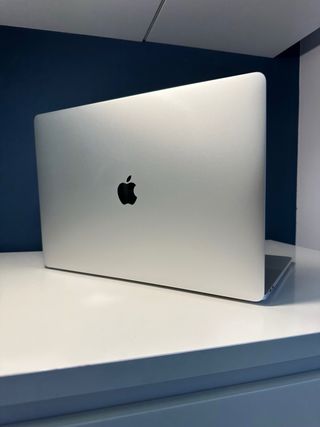 MacBook Pro 15” (2017) con Touch Bar