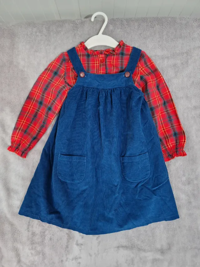 Conjunto camisa cuadros y vestido azul