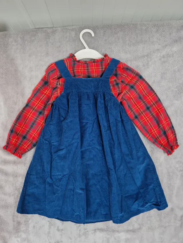 Conjunto camisa cuadros y vestido azul