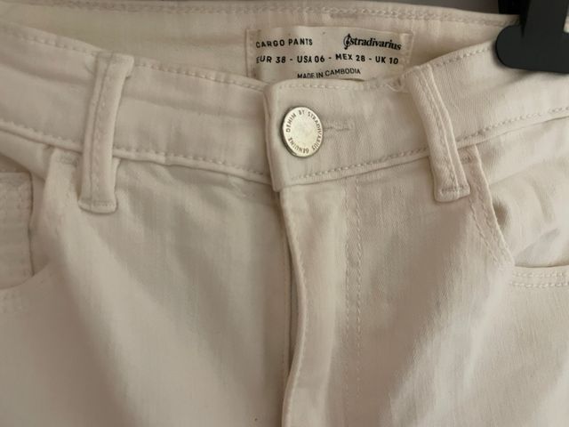 Pantalones cargo blancos