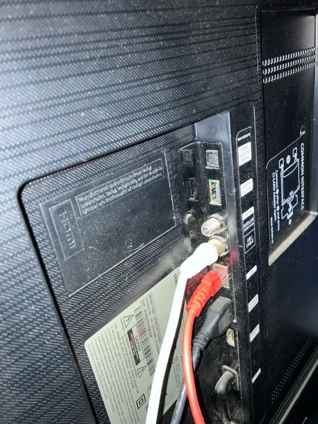 Smart TV Negra 55’ modelo 2023  cristal UHD 4K