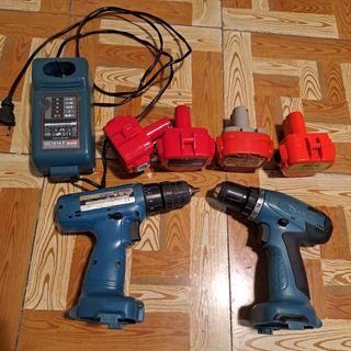 2 Taladros Makita + Cargador + 4 Baterías