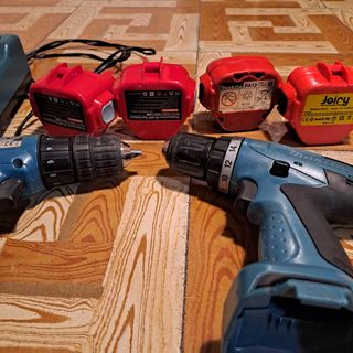 2 Taladros Makita + Cargador + 4 Baterías