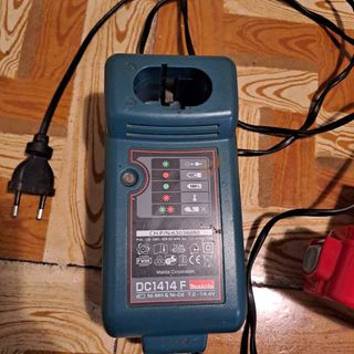 2 Taladros Makita + Cargador + 4 Baterías