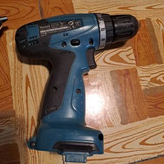 2 Taladros Makita + Cargador + 4 Baterías