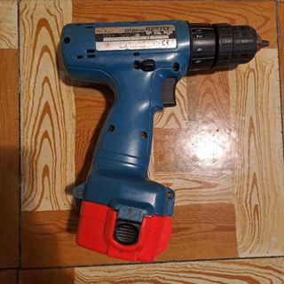 2 Taladros Makita + Cargador + 4 Baterías