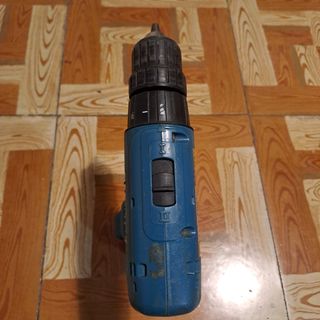 2 Taladros Makita + Cargador + 4 Baterías