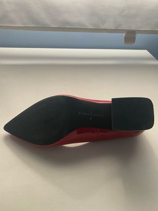 Zapatos Zara tacón bloque charol rojo
