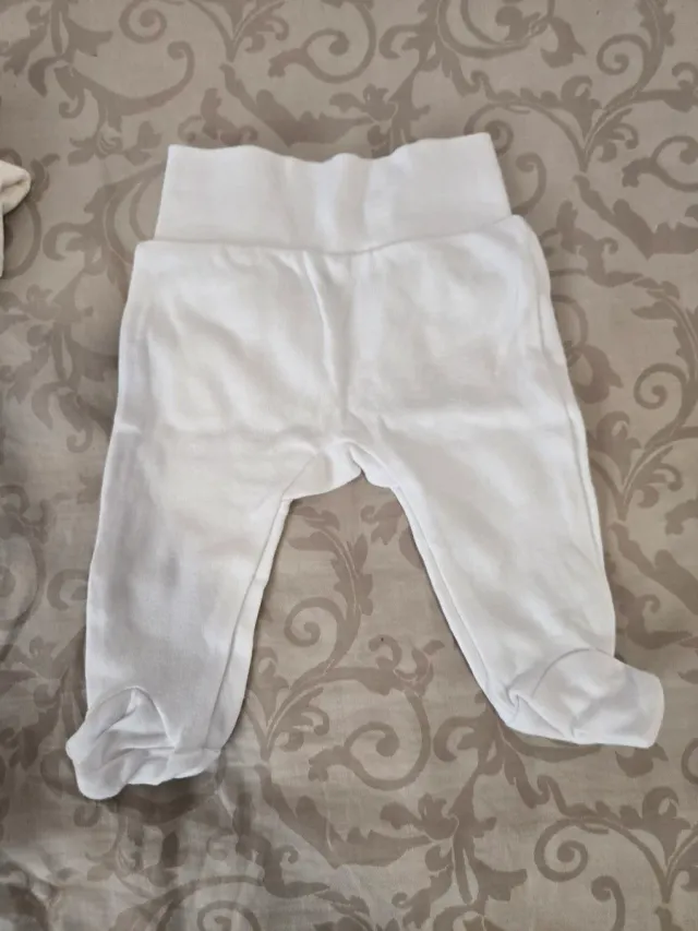 2 Set di abbigliamento per neonato con gambaletti e scialle