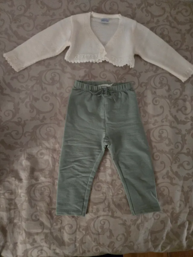 2 Set di abbigliamento per neonato con gambaletti e scialle