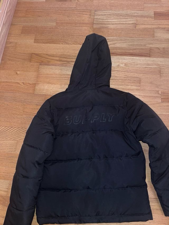 Chaqueta Supply & Demand Negra con Capucha