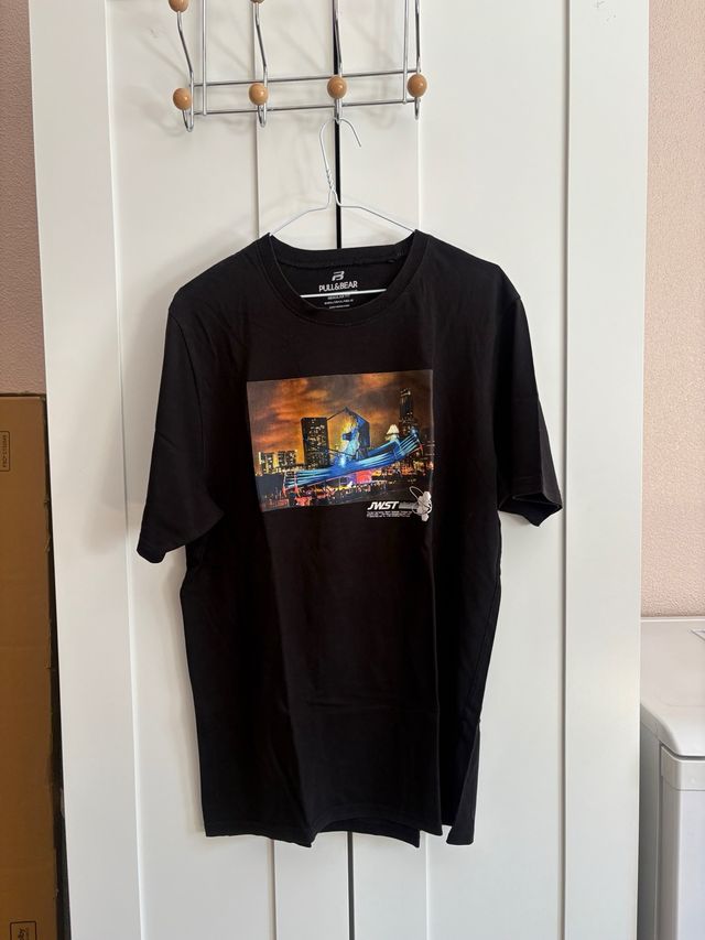 Camiseta Pull&Bear Negra Estampada