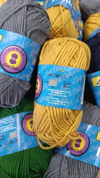 Lote 40 ovillos lana bambú colores surtidos
