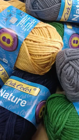 Lote 40 ovillos lana bambú colores surtidos