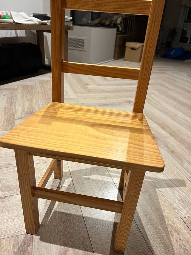 Silla infantil de madera