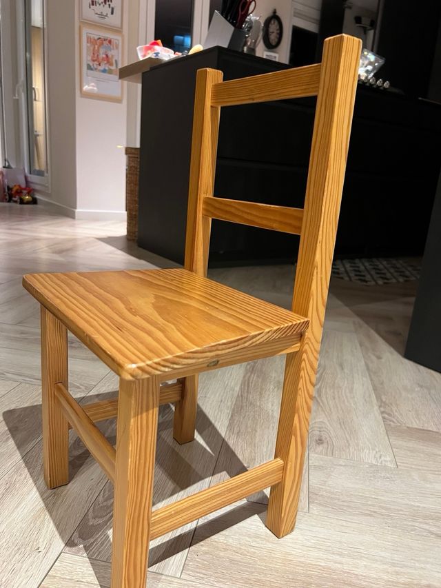 Silla infantil de madera