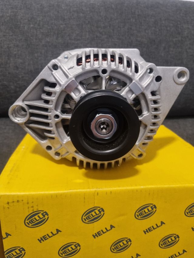 Alternador HELLA 14V 110A Dacia Renault