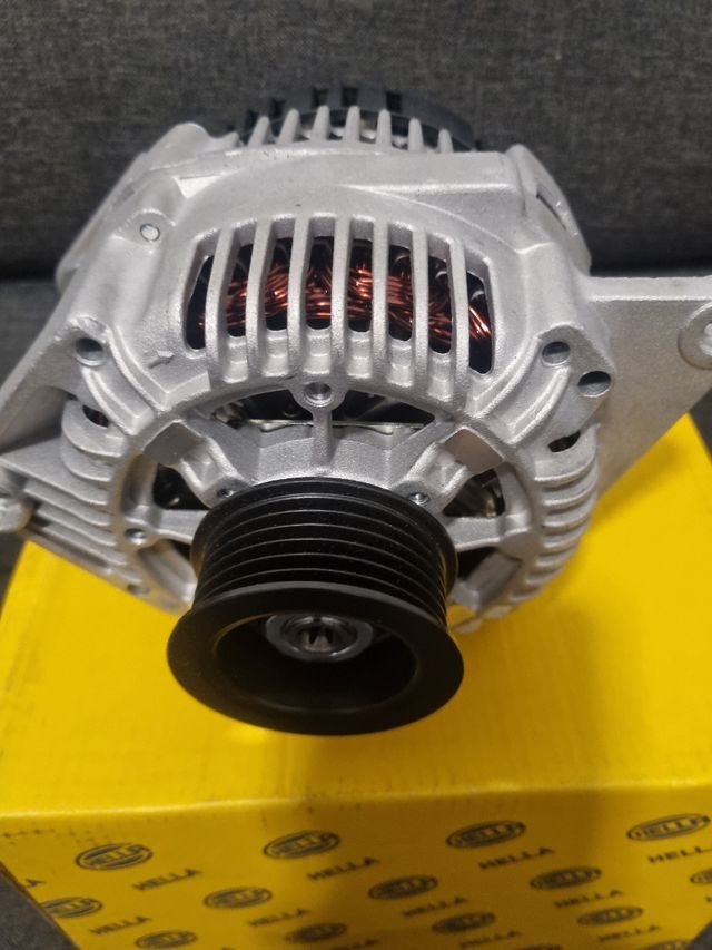 Alternador HELLA 14V 110A Dacia Renault