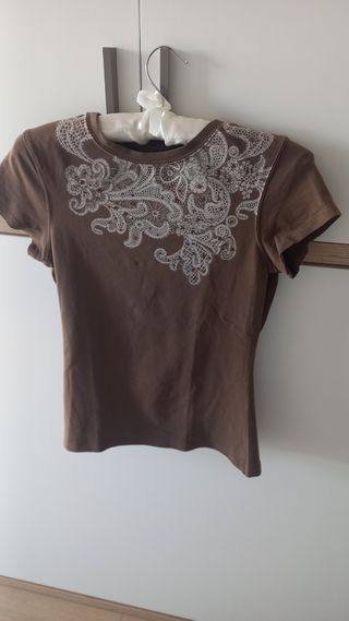 Camiseta Zara con pedrería ( M pero talla S)
