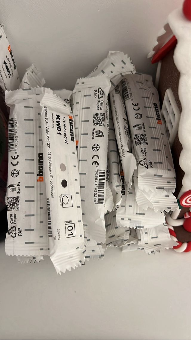 Placche Living Now
503(3,50€)
504(4€)
506(7€)