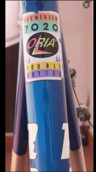 Bicicleta de carretera vintage y piezas de regalo