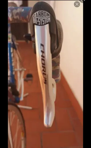 Bicicleta de carretera vintage y piezas de regalo