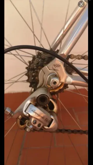 Bicicleta de carretera vintage y piezas de regalo