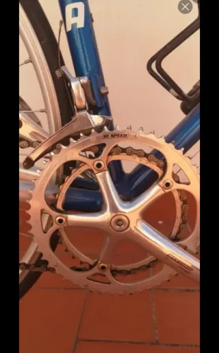 Bicicleta de carretera vintage y piezas de regalo