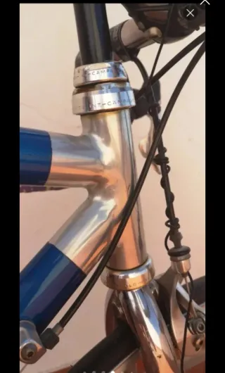 Bicicleta de carretera vintage y piezas de regalo